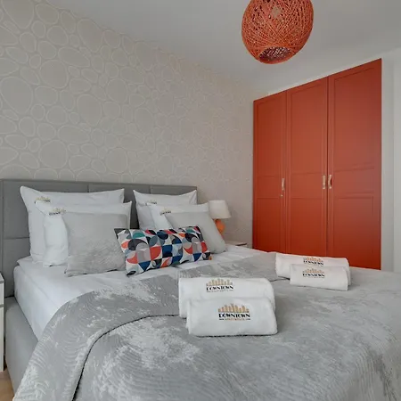 Aura Island Riverside & Parking By Downtown Apart-hotel