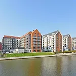 Aura Island Riverside & Parking By Downtown Apartmanhotel