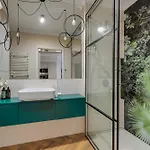Apartmanhotel Aura Island Riverside & Parking By Downtown 3*