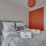 Aura Island Riverside & Parking By Downtown Apartmanhotel
