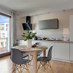 Apartmanhotel Aura Island Riverside & Parking By Downtown 3*