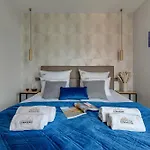 Aura Island Riverside & Parking By Downtown Apartmanhotel