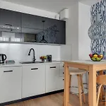 Apartmanhotel Aura Island Riverside & Parking By Downtown 3*