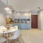 Aura Island Riverside & Parking By Downtown Apartmanhotel
