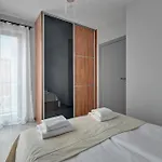Aura Island Riverside & Parking By Downtown Apartmanhotel 3*