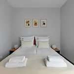 Apartmanhotel Aura Island Riverside & Parking By Downtown 3*
