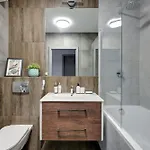 Aura Island Riverside & Parking By Downtown Apartmanhotel