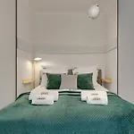 Apartmanhotel Aura Island Riverside & Parking By Downtown 3*