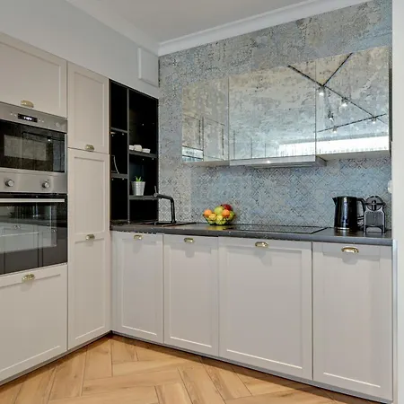 Ξενοδοχείο με διαμερίσματα Aura Island Riverside & Parking By Downtown 3*