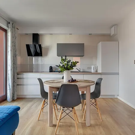 Ξενοδοχείο με διαμερίσματα Aura Island Riverside & Parking By Downtown 3*