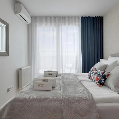 Aura Island Riverside & Parking By Downtown Gdansk