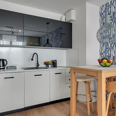 Ξενοδοχείο με διαμερίσματα Aura Island Riverside & Parking By Downtown 3*