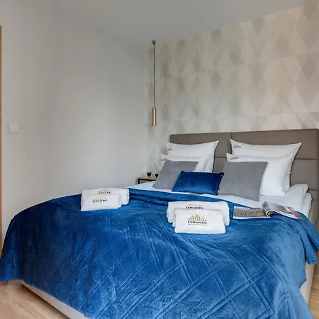 Ξενοδοχείο με διαμερίσματα Aura Island Riverside & Parking By Downtown 3*