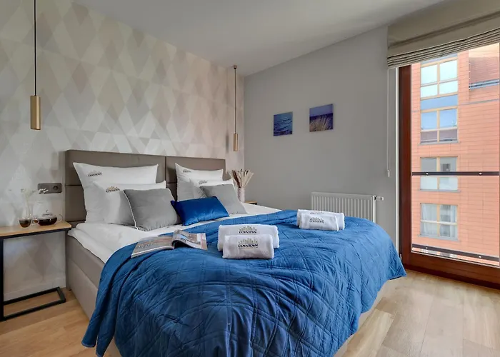 Апарт-отель Aura Island Riverside & Parking By Downtown 4*