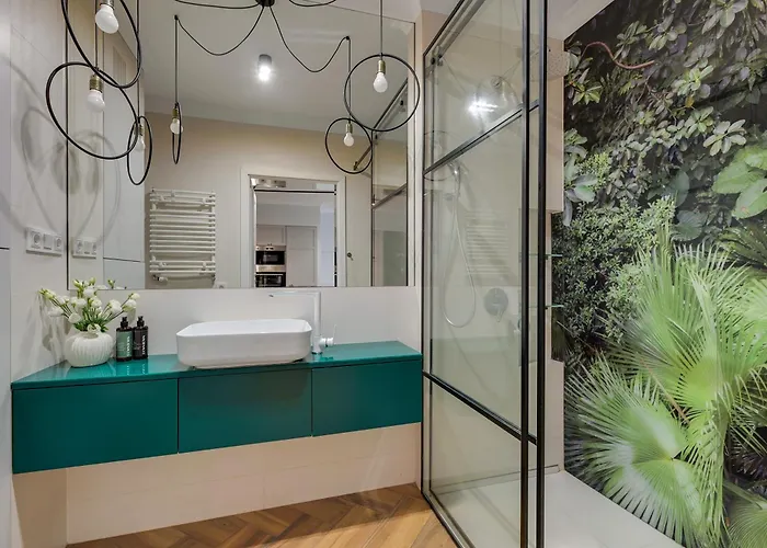 Апарт-отель Aura Island Riverside & Parking By Downtown 4*