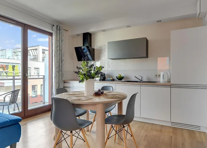 Апарт-отель Aura Island Riverside & Parking By Downtown 4*